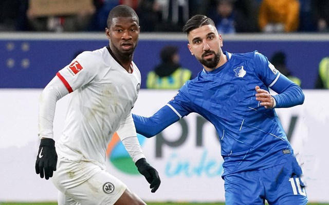 法兰克福客场憾负霍芬海姆，积分榜下滑，表现亮眼的简单介绍