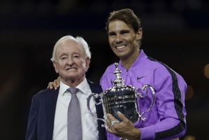 拉沃尔杯险胜联合杯，梅德韦杰夫扛起全队的简单介绍