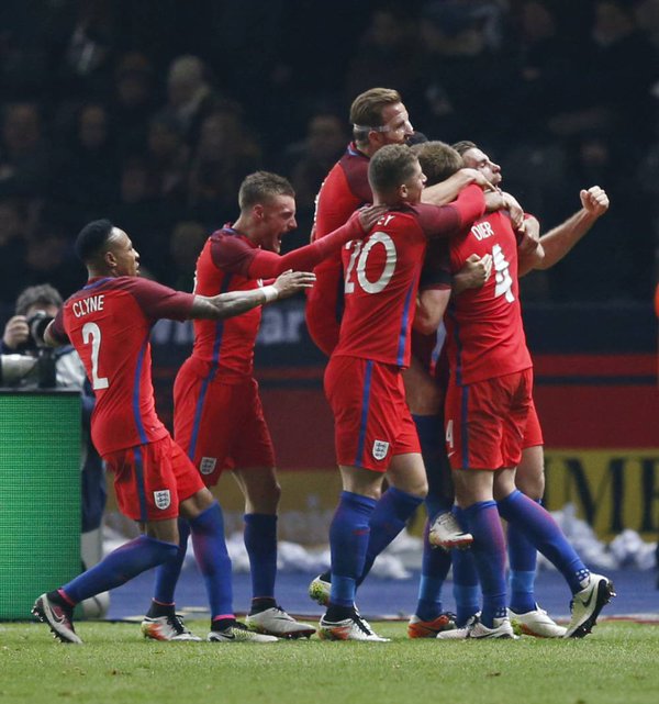 德国碾压英格兰，迪马利亚关键制胜