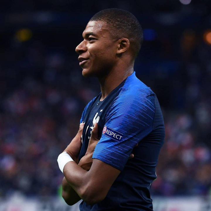 日本队险胜法国队，黄鸭组合扛起全队