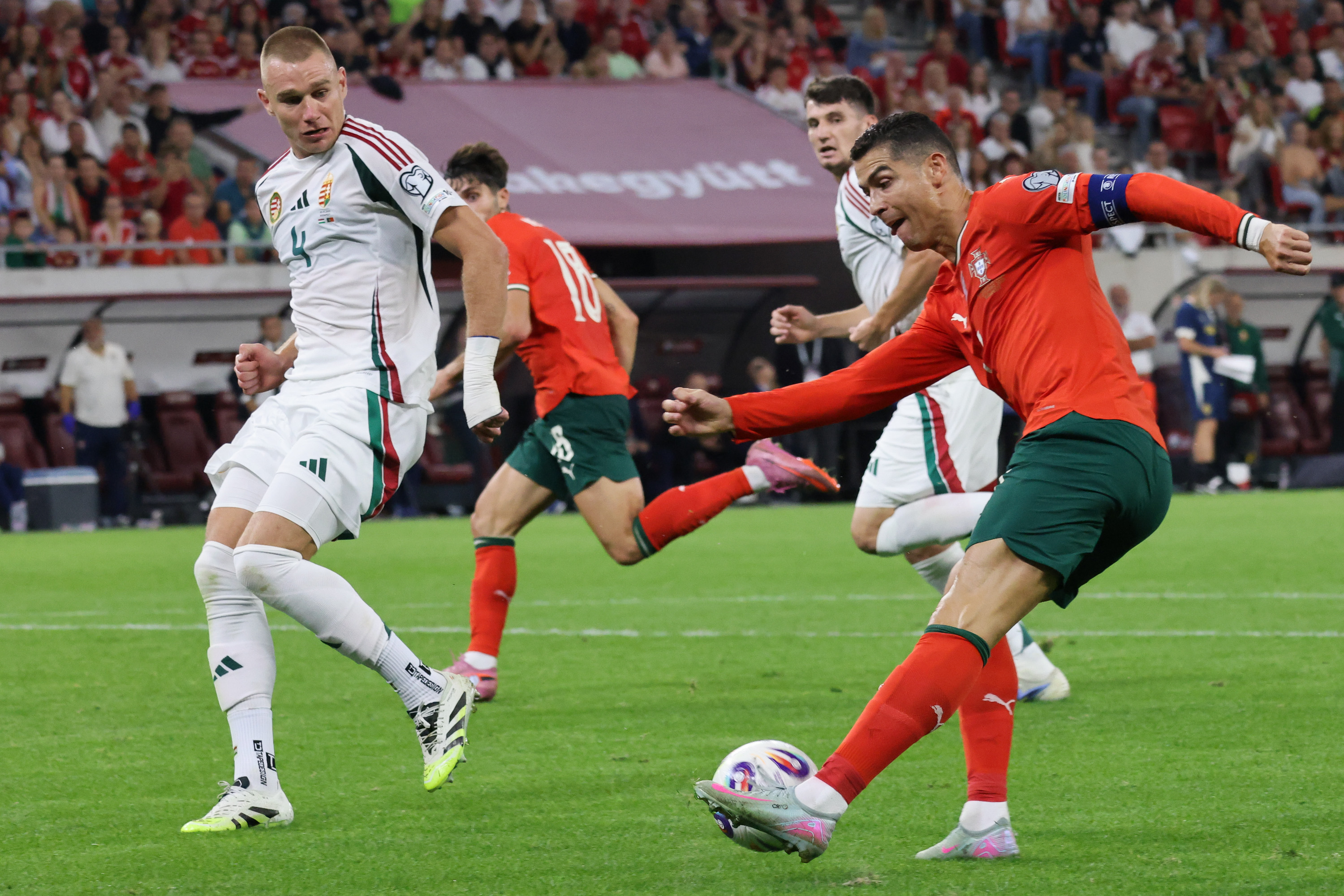 开云体育中国-葡萄牙队横扫瑞典队,波尔点燃赛场